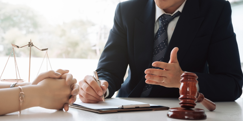 Wrongful death lawyer having a conversation with surviving family members about victim's estate and their personal injury case