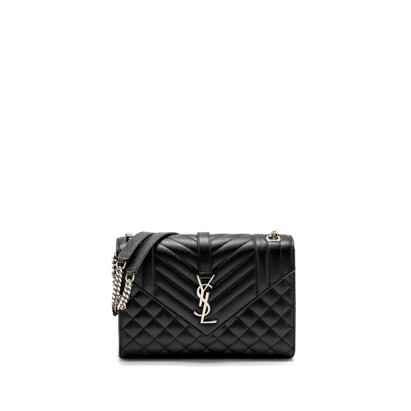 4. YSL รุ่น Envelope Medium Chain Bag