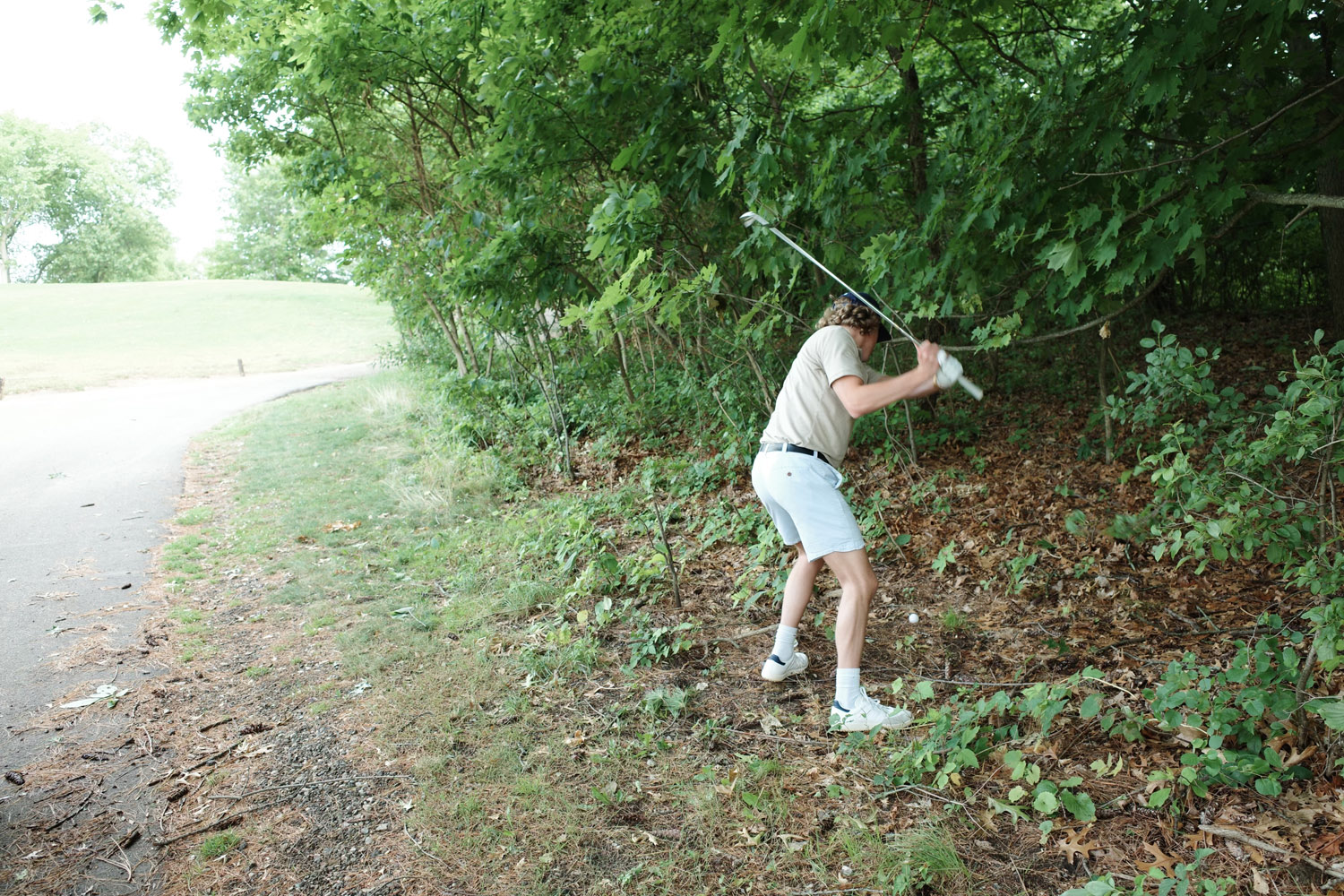 Bobby Mars hitting a ball from the rough.