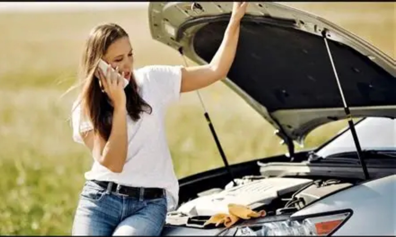 A detailed explanation of why the radiator fan keeps running after car shutdown, highlighting system function and maintenance importance. 
