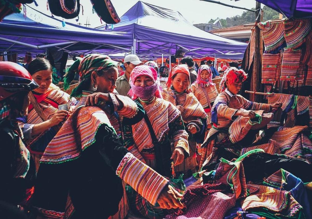 A group of women in colorful clothes

Description automatically generated