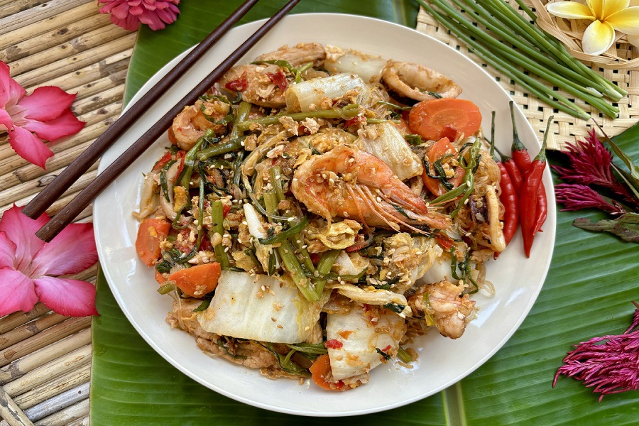 Thai Sukiyaki stir-fried noodles