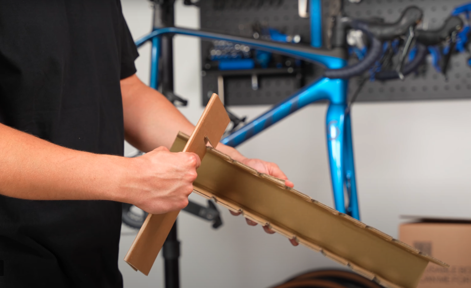 How to pack your bike: Medium Box