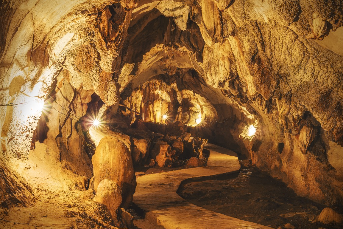 https://www.voyagelaos.com/cdn/la-public/tham_chang_cave.jpg