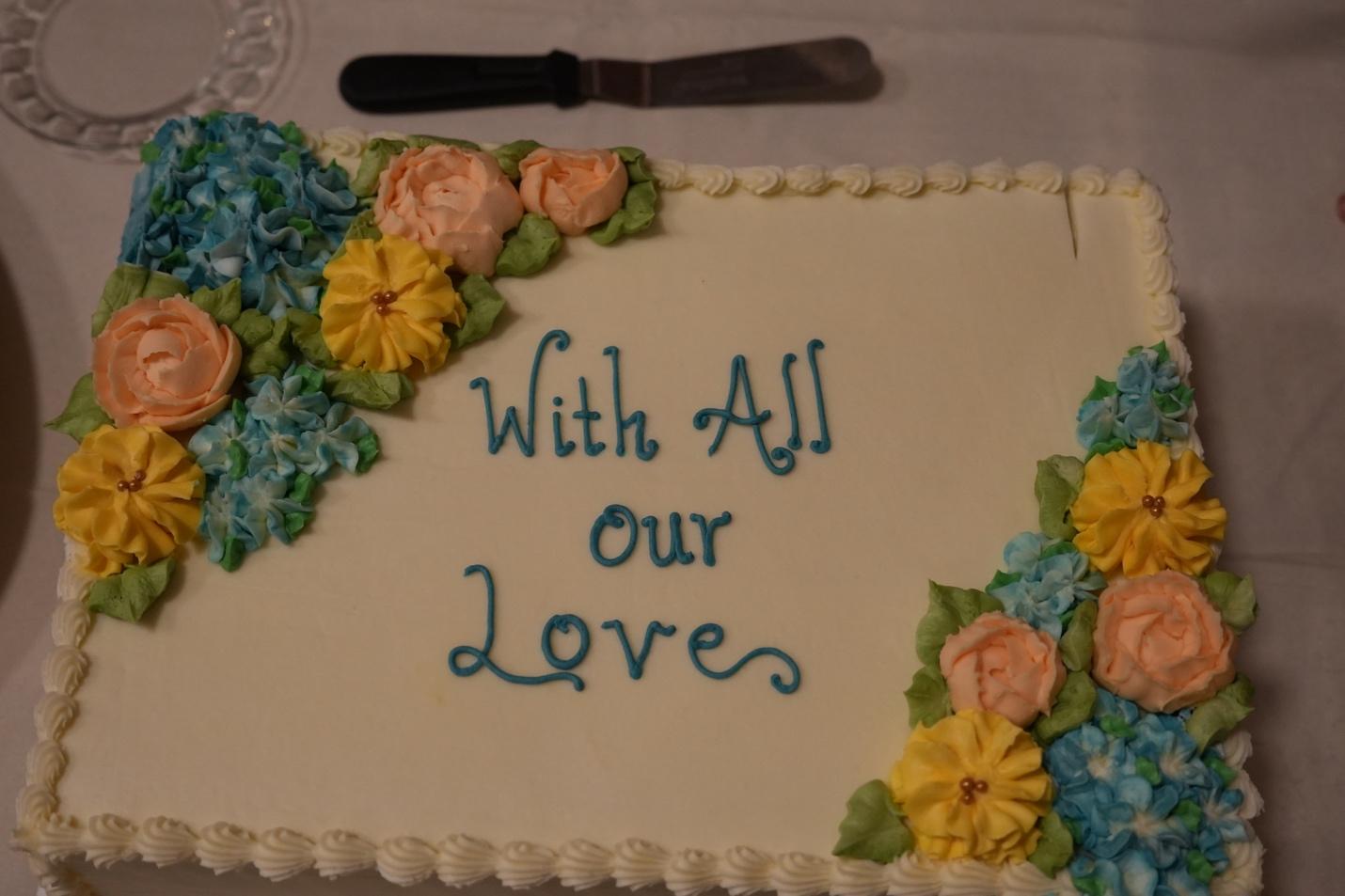 A cake with flowers on it

Description automatically generated