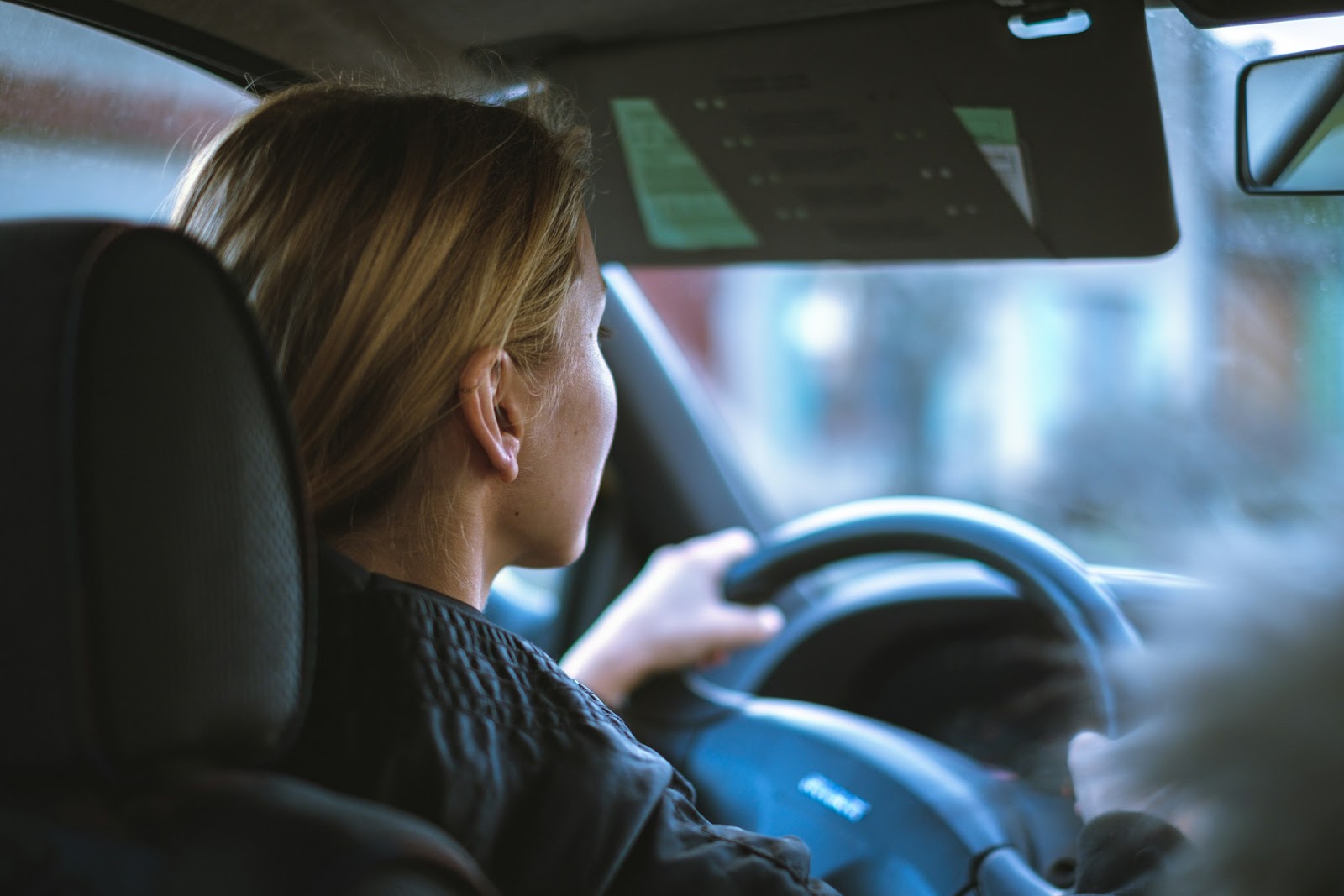 A young woman driving a car | Source: Unsplash