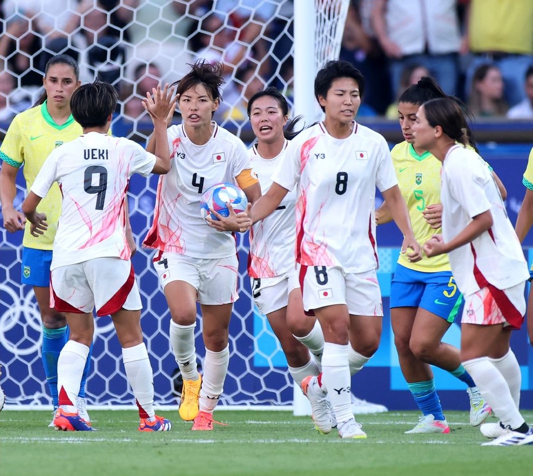 Time do Japão comemorando gol contra o Brasil nas Olimpíadas de 2024, em Paris