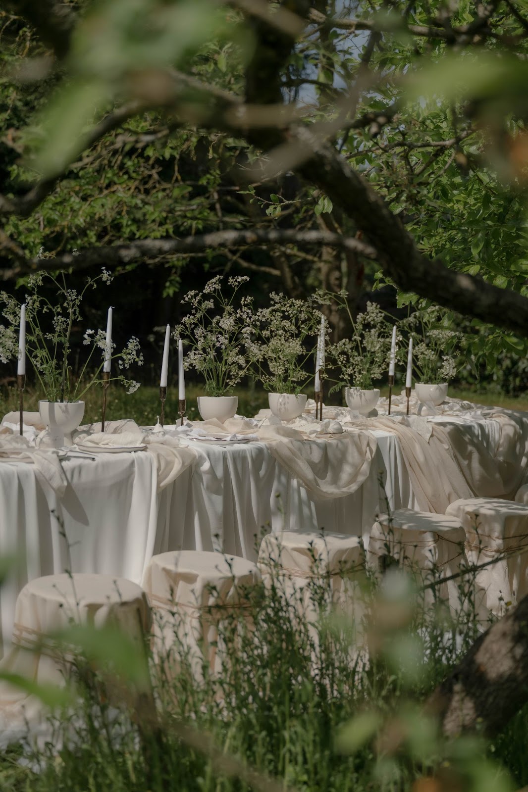 White wedding table decor outdoors