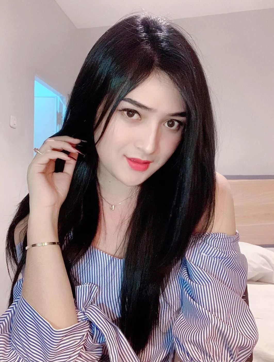 Cewek Indo Cantik dengan Pipi Merona, pipi merona, cewek cantik, gadis imut
