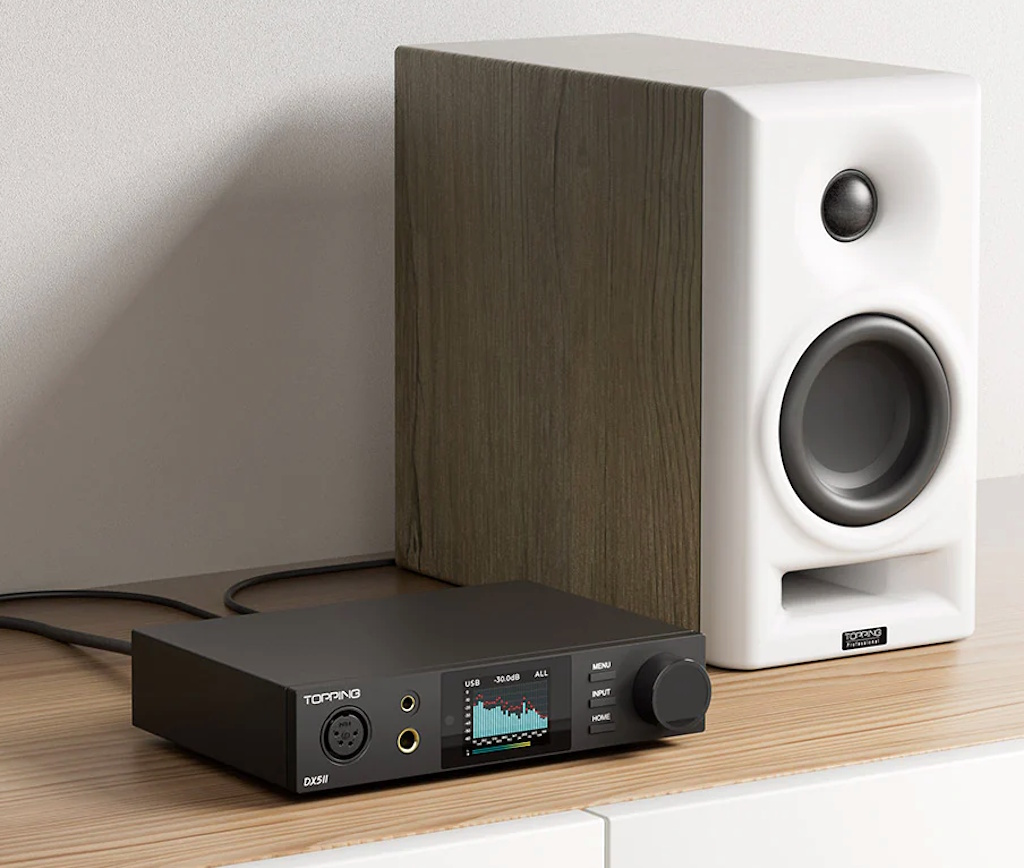 Topping DX5 II connected to speaker.