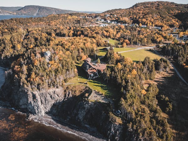 Residential Panoramas: Blending Nature with Architecture