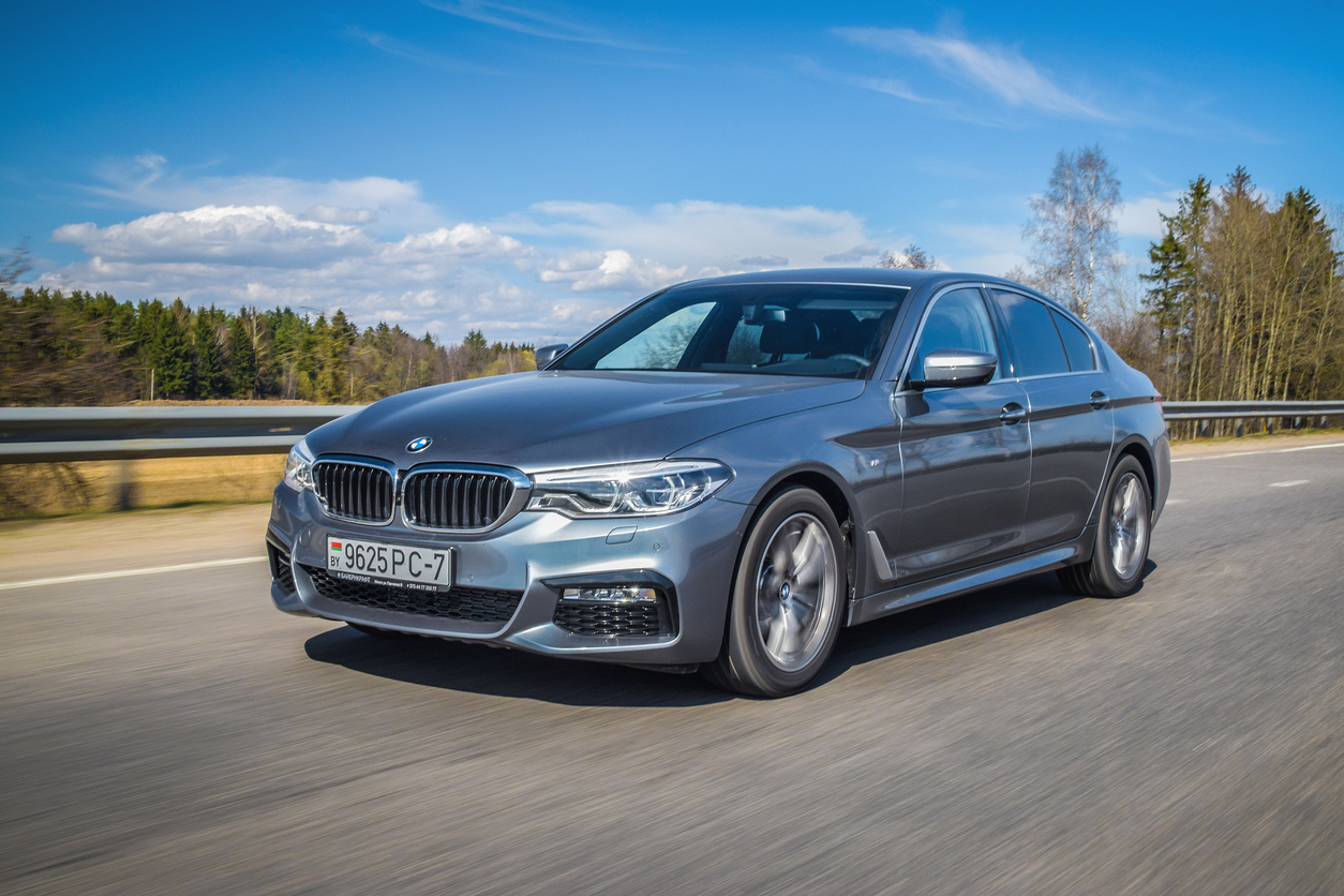 Carros de luxo: oportunidades para comprar barato