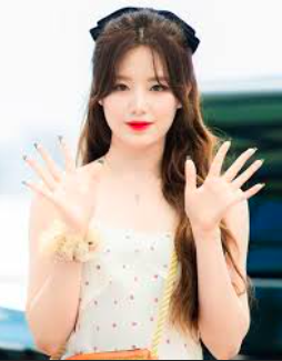This contains an image of (G)I-DLE Shuhua