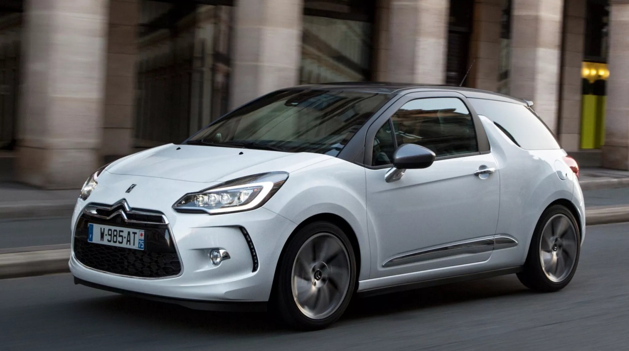 Stellantis calls to recall 441,000 cars due to defective airbags after a fatal crash in France, aiming to protect drivers and passengers across Europe.