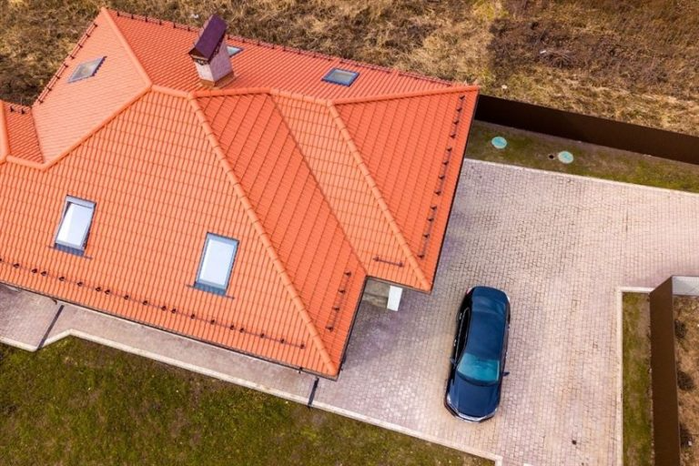 What to Look for in a Reliable Roofing Contractor Near You