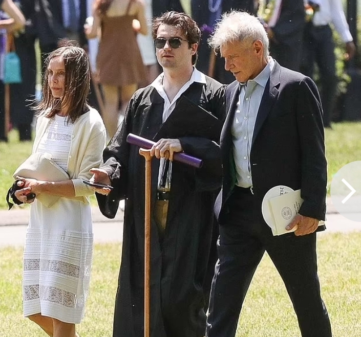 Liam Flockhart with his parents, Harrison Ford and Calista Flockhart at his graduation