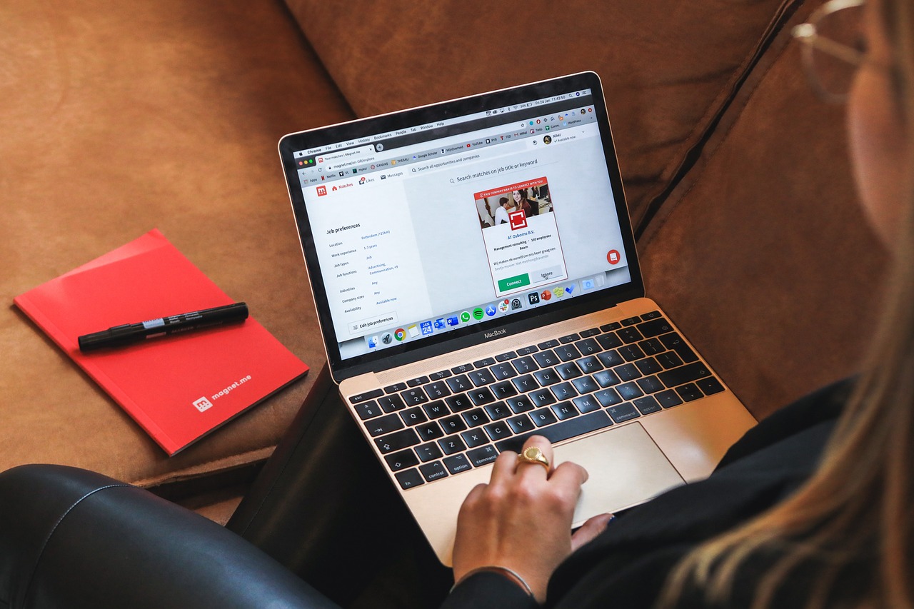 A woman searching a job in her macbook - Fast Job Search