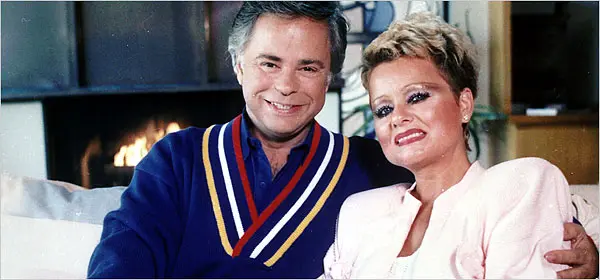 Imagem de conteúdo da notícia "Nem Elton John Salvou: Tammy Faye Recebe Críticas Negativas" #2
