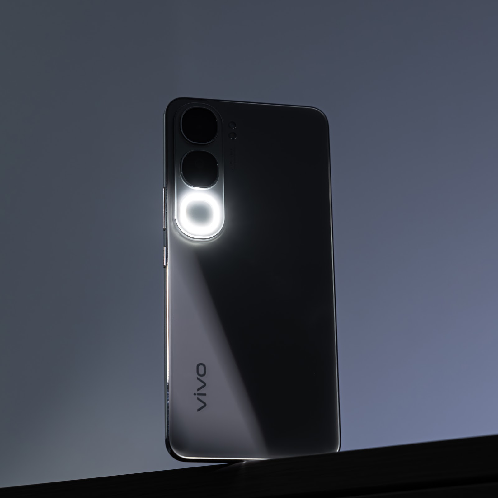 V40 Lite
