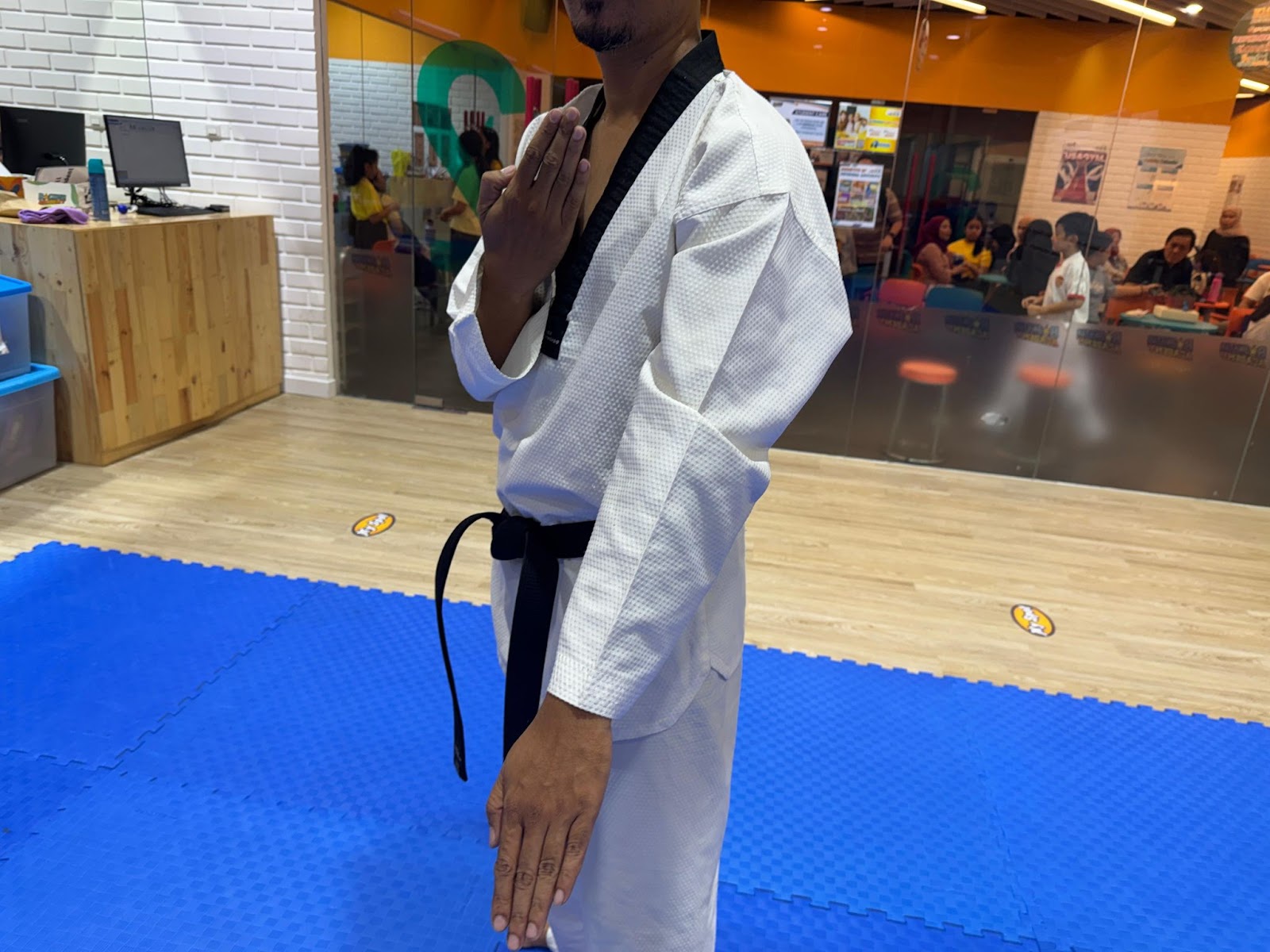 Taekwondo Blocks Techniques - Supported Hand Blade Downward Block (Sonnal-Kodureo-Naeryeo-Makgi) 