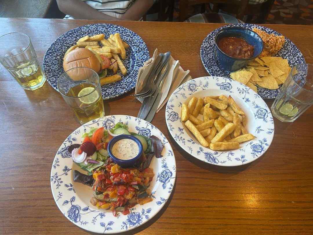 Menu Comparison: Harvester vs. J D Wetherspoon