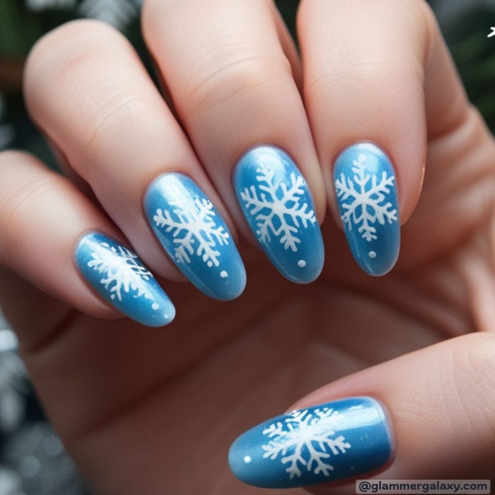 December Nails having Snowflake Details
