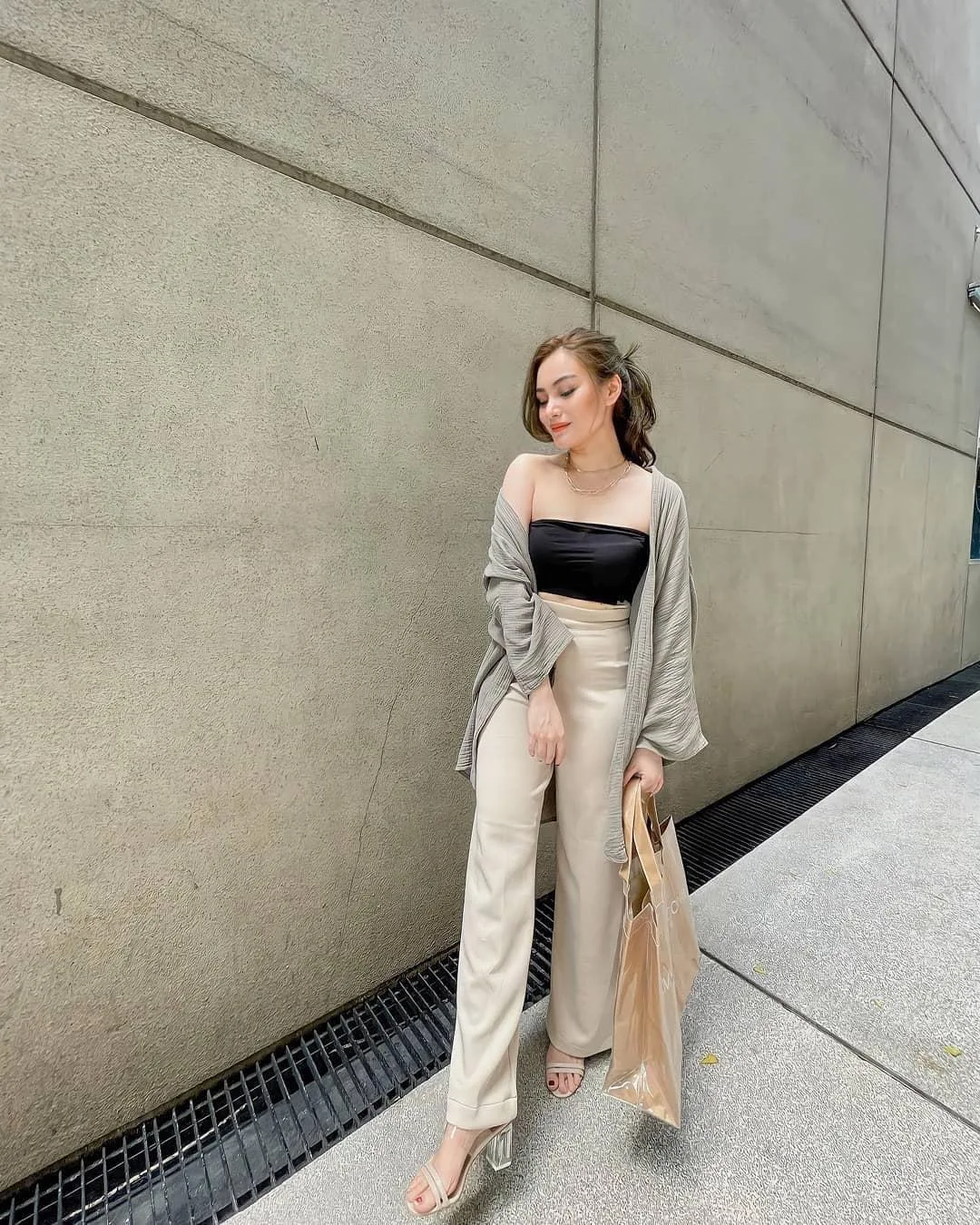 Senyuman Cewek Indo yang Bikin Lupa Dunia, cewek cantik indo, gadis manja, wanita muda