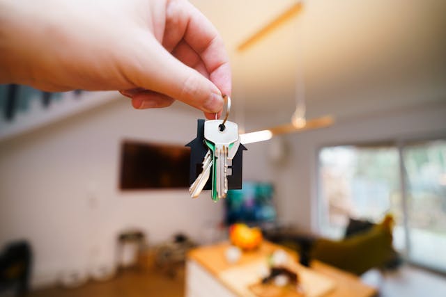 Person holding keys up in hair