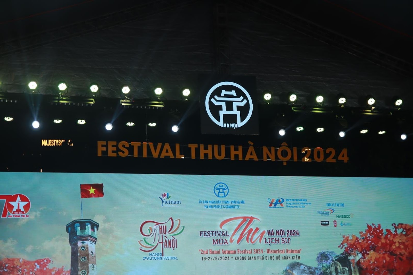 Khai mạc Festival Thu Hà Nội 2024 với chủ đề “Mùa Thu lịch sử” - Ảnh 1.