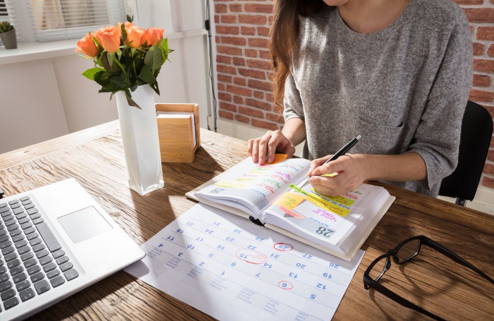 An image of a content writer for an article about side hustles for content writers. 