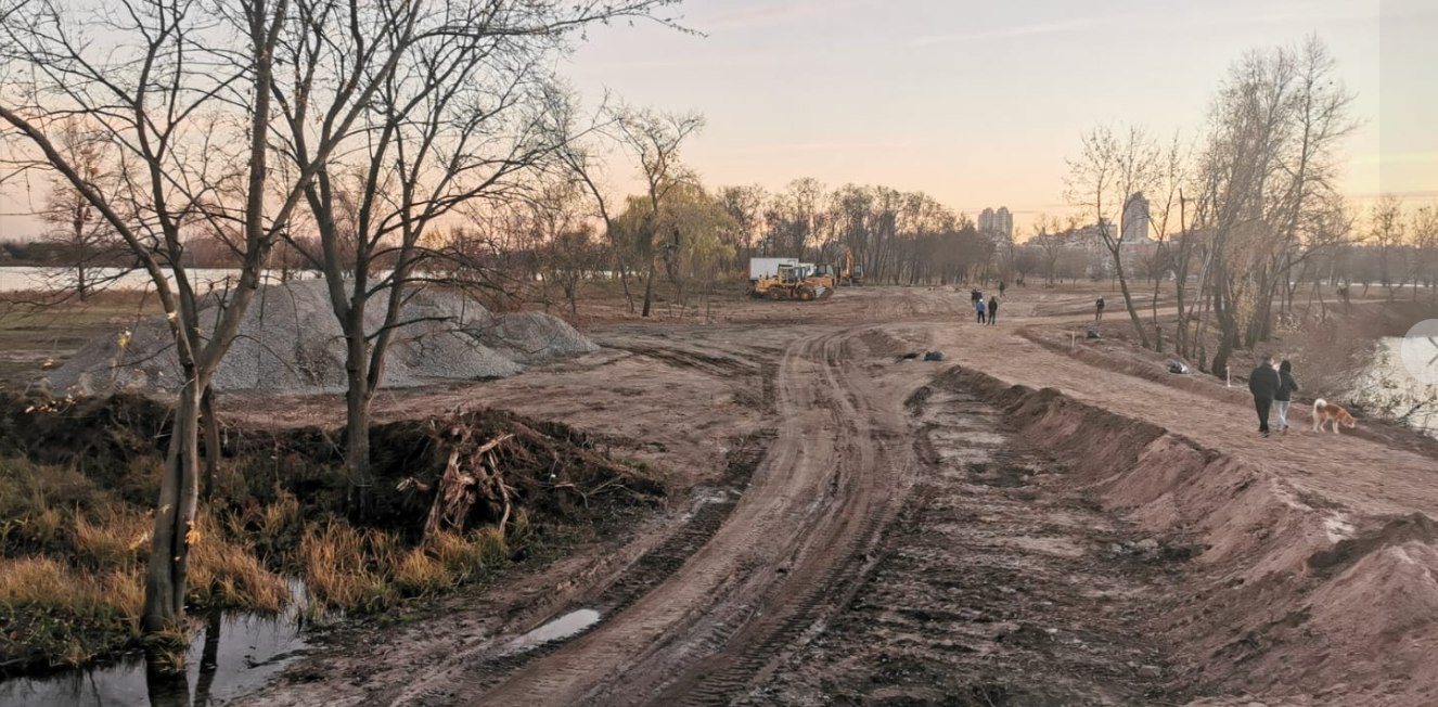 Фото Київського еколого-культурного центру, як КП «Плесо» нищить острів Оболонський