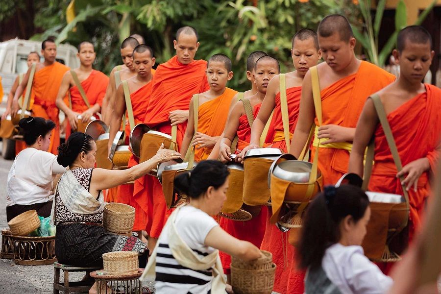 Almsgiving ceremony in Vientiane