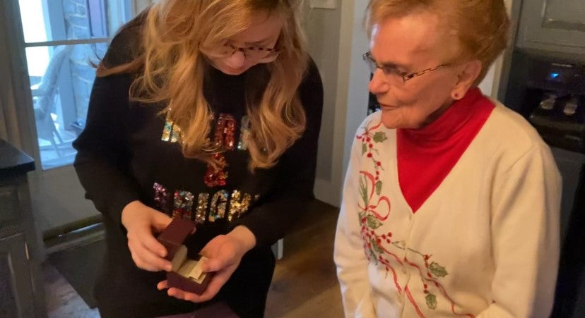 family members looking at custom design diamond jewelry