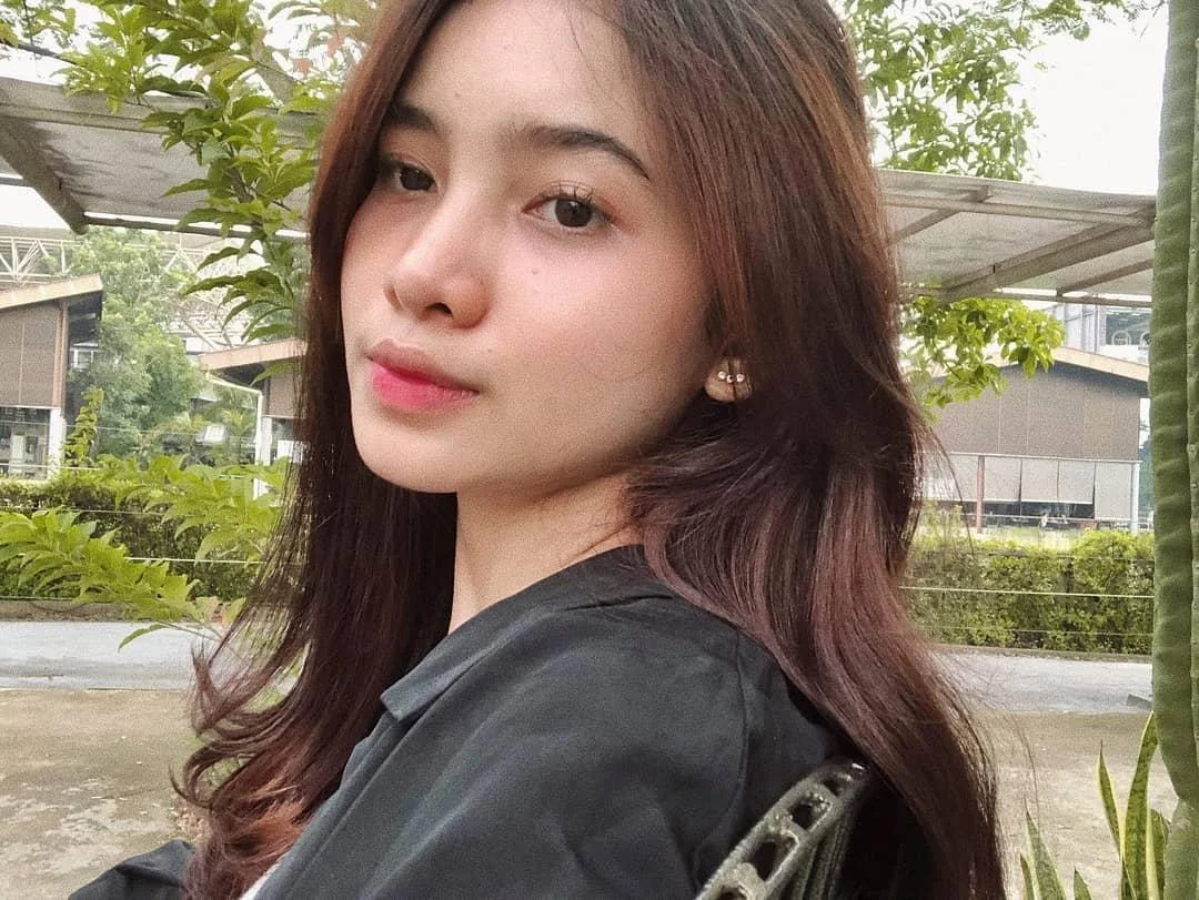 Wanita Mempesona yang Membuatmu Lupa Akan Segala Sesuatu, wanita mempesona, lupa segalanya, cewek seksi