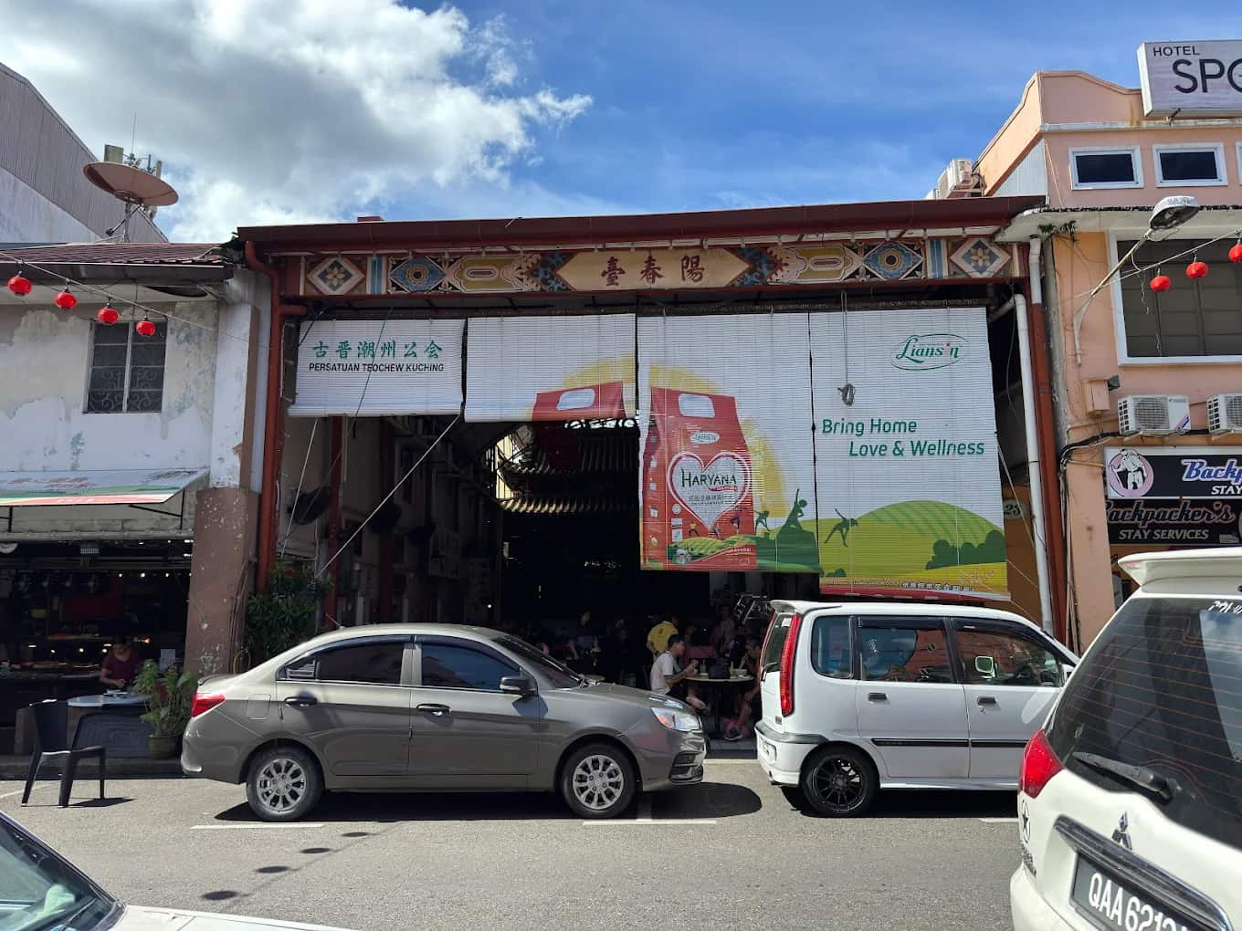 best place in kuching for sarawak local food Lau Ya Keng Food Court