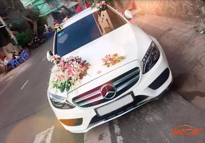 Concept cưới màu xanh lá – Nên chọn xe gì để tông xuyệt tông?