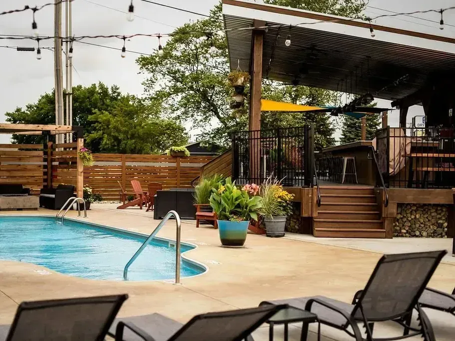 Timeless Estate Meets Hotel Elegance – Commodore Perry