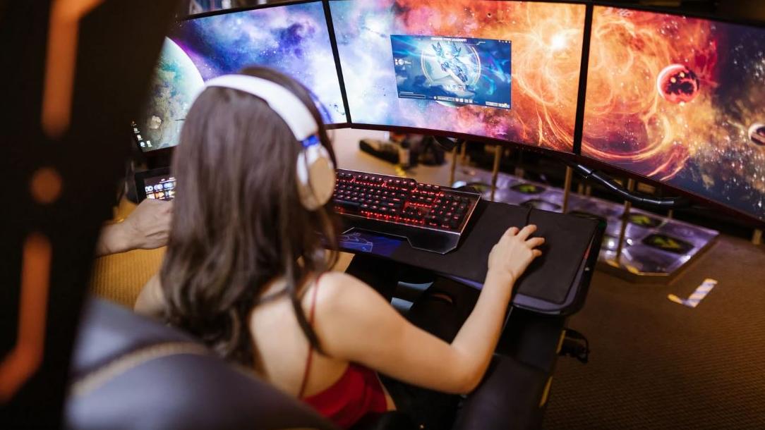 A girl playing PC games