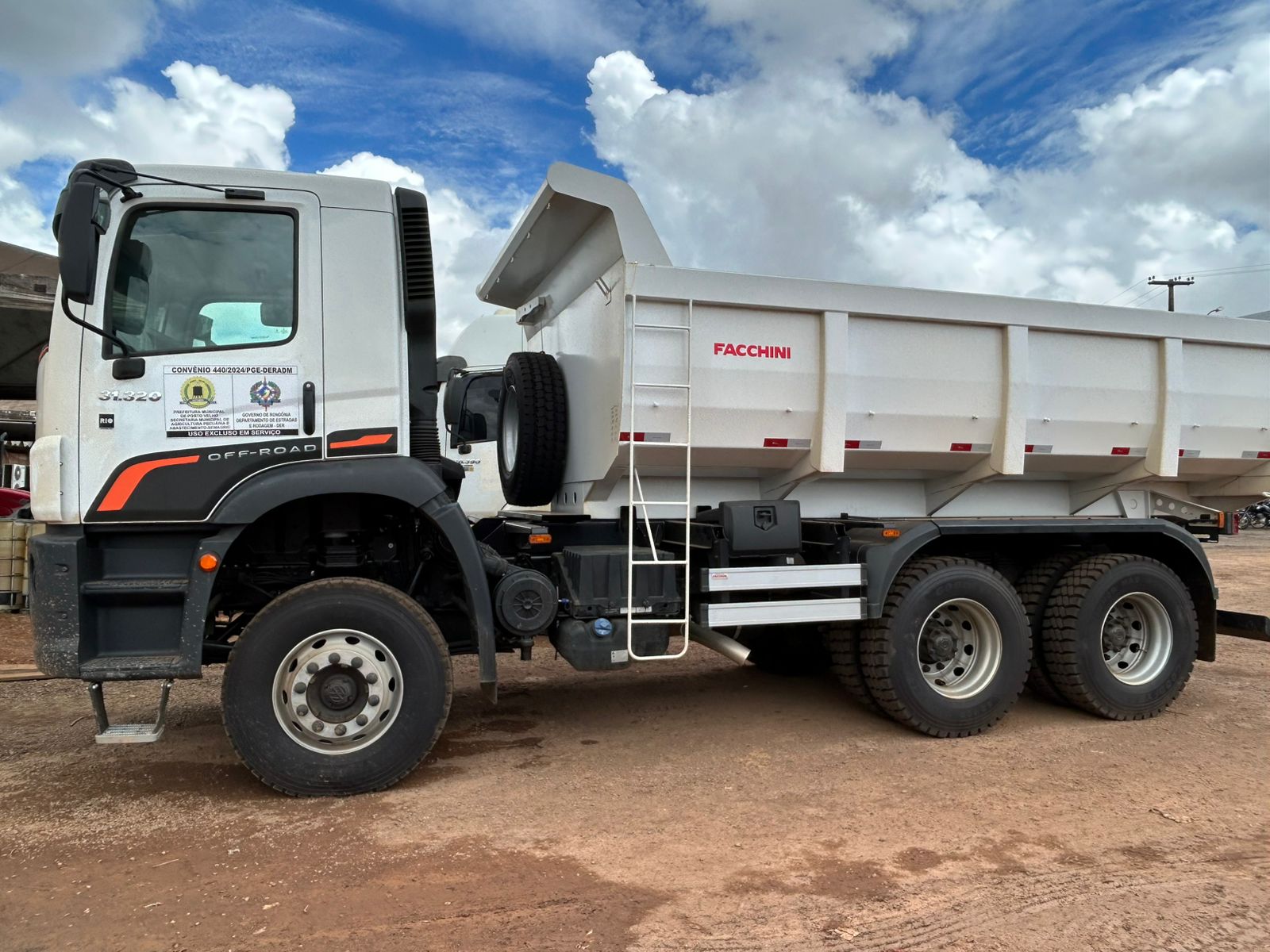 Foram transportadas 240 toneladas de frutas utilizando apenas dois caminhões no mês de janeiro