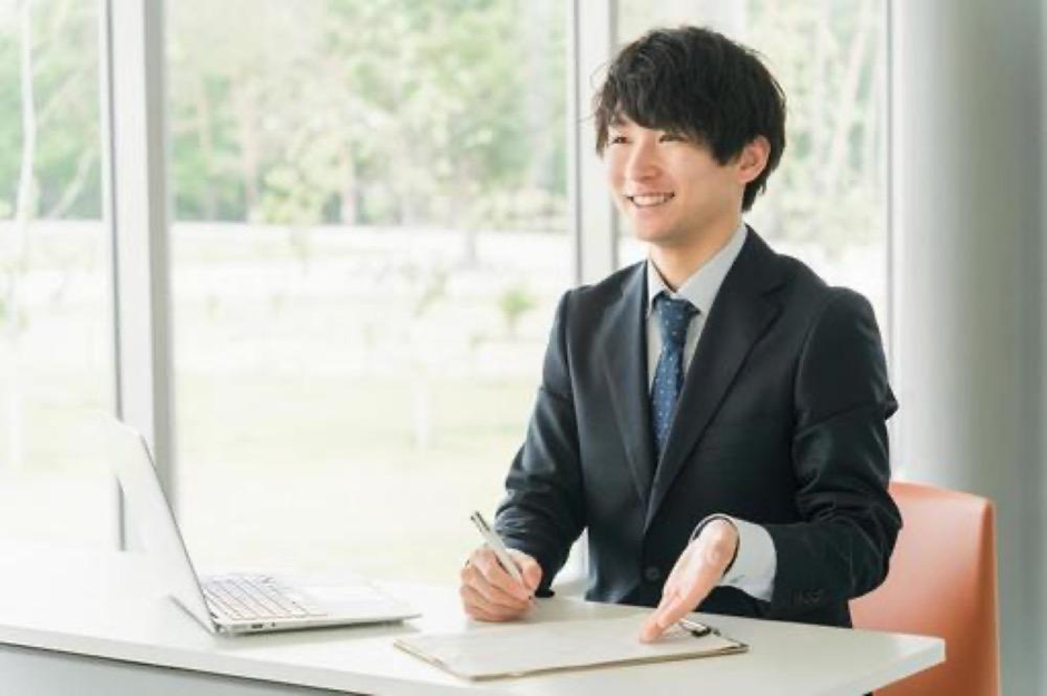 提案をする専門スタッフ