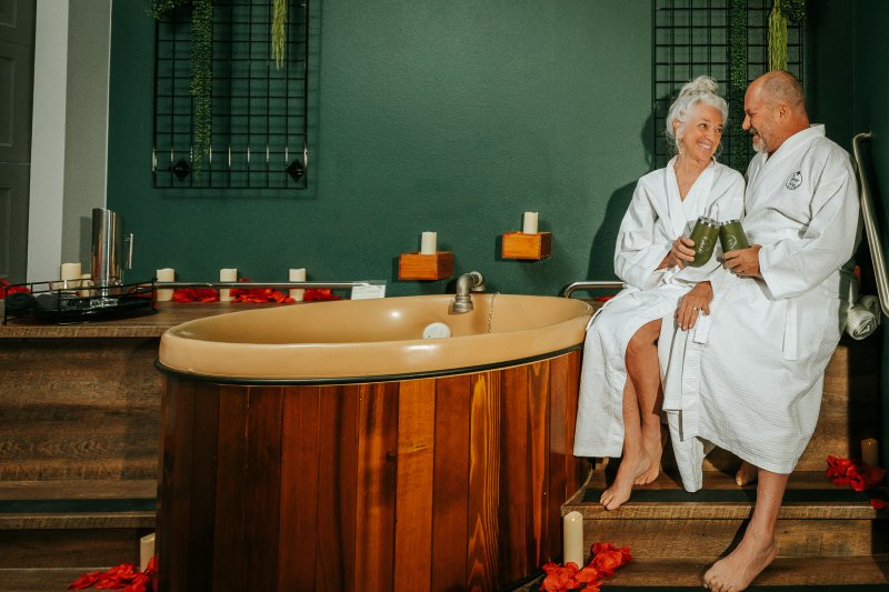 couple enjoying Beer Bath Hydrotherapy at Oakwell Beer Spa