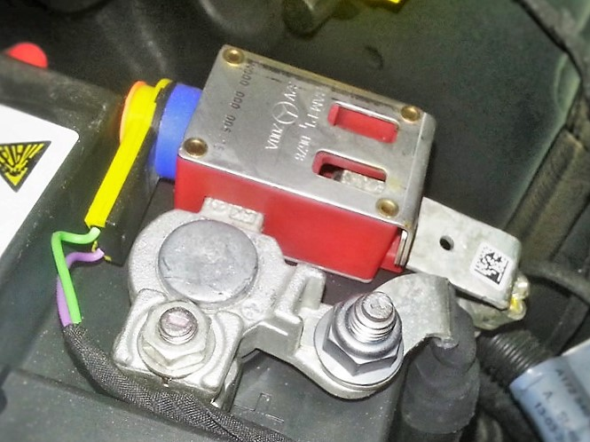 How to Disconnect Pyro Fuse with MyAirbags for Repairs?