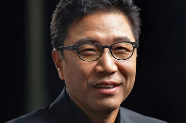 This contain an image of Lee Soo Man