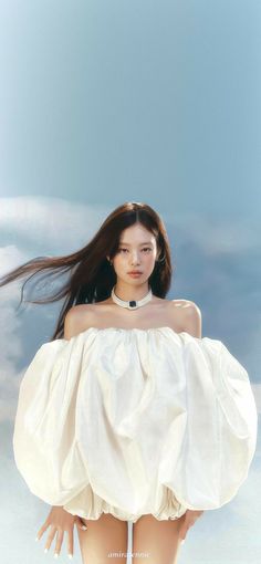 This contains an image of BLACKPINK Jennie in a nice outfit