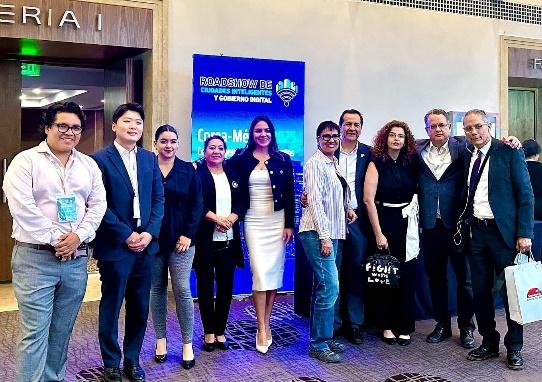 Grupo de personas posando para una foto

El contenido generado por IA puede ser incorrecto.