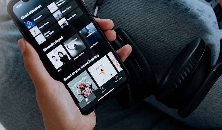 How To Keep Spotify Playing In The Background On Your iPhone 5