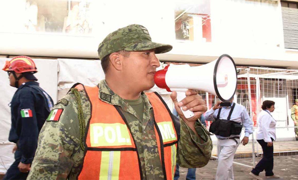 Un hombre con un sombrero
El contenido generado por IA puede ser incorrecto.