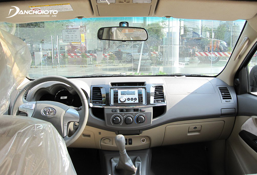 Nội thất Toyota Fortuner 2012 cũ