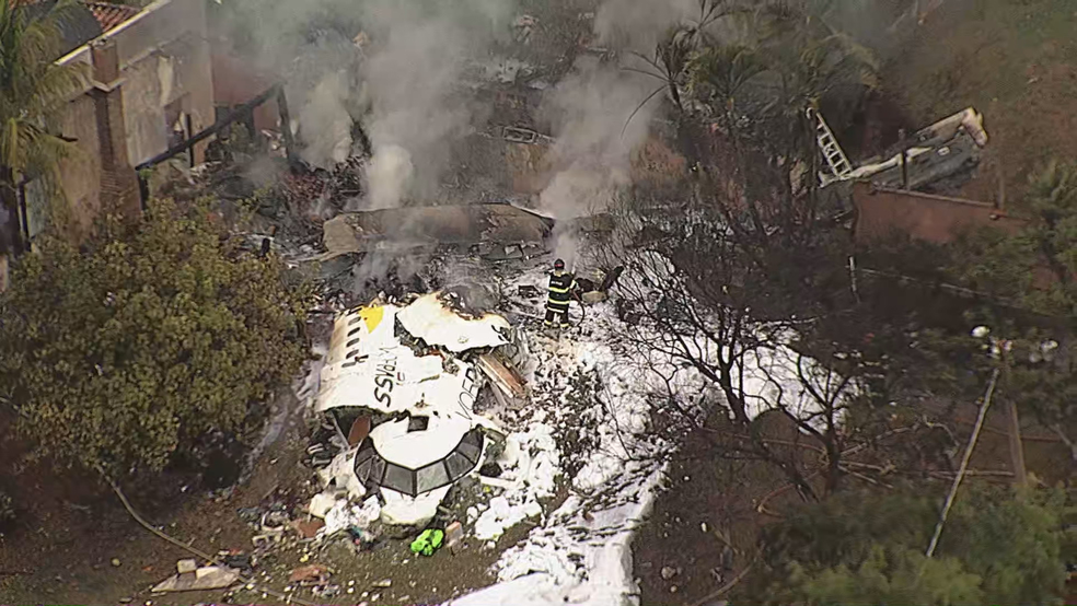 Imagem do Globocop mostra local da queda de avio em Vinhedo (SP)  Foto: TV Globo