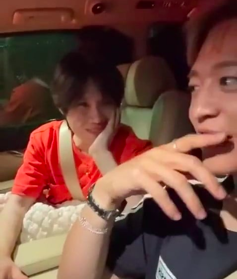 This contains an image of Taemin Tone-Deaf Livestream Comments